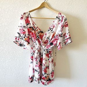 TRIXXI Floral Deep V neck flowy romper size small